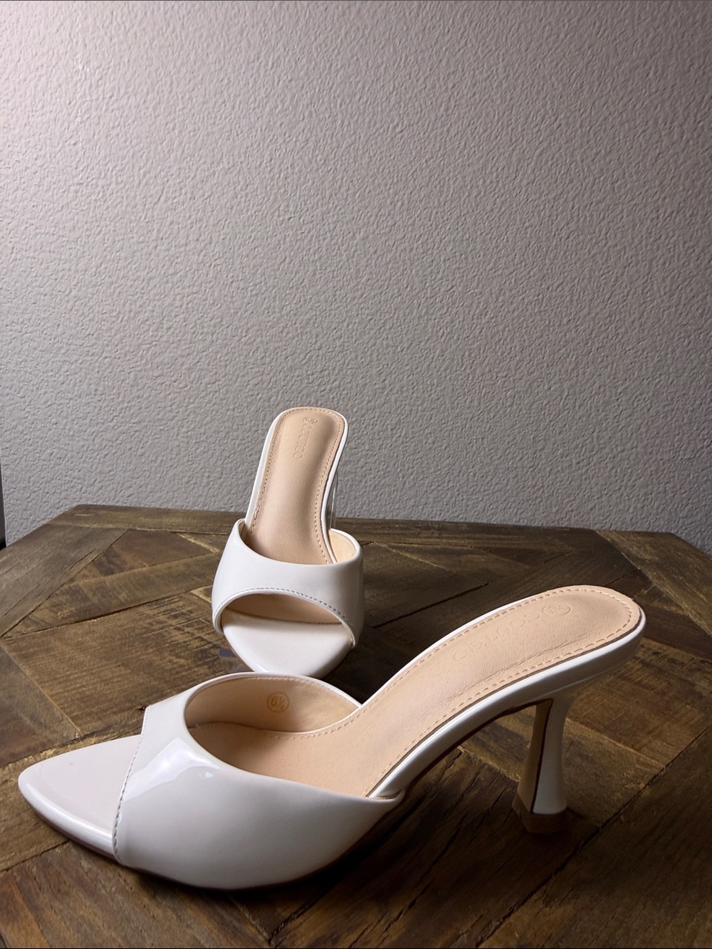 Size 6.5 Coutgo Patent White Open-Toe Heeled Mules - Picture 7 of 9